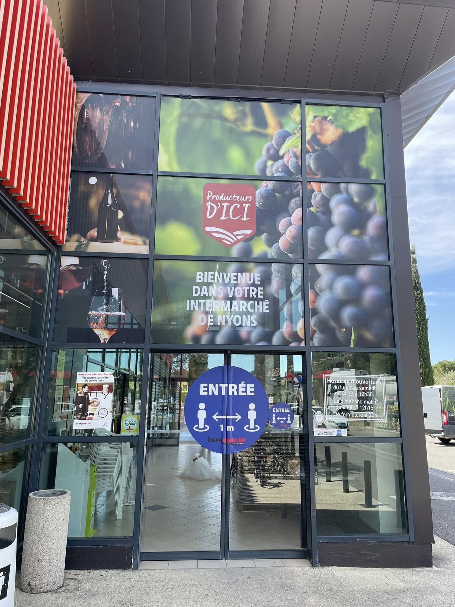 Habillage imprimé d’une vitrine commerciale