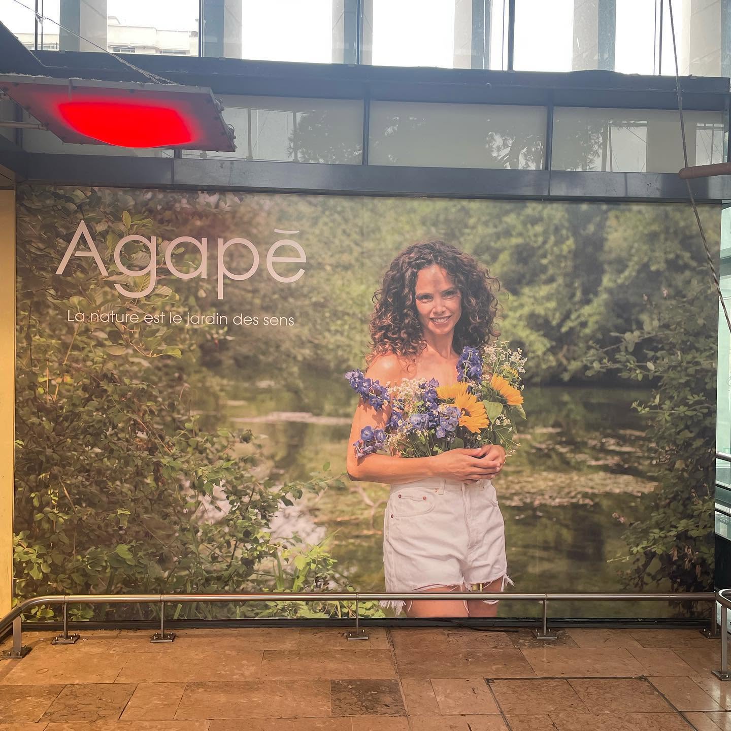 Habillage grand format d’une vitrine Agapè