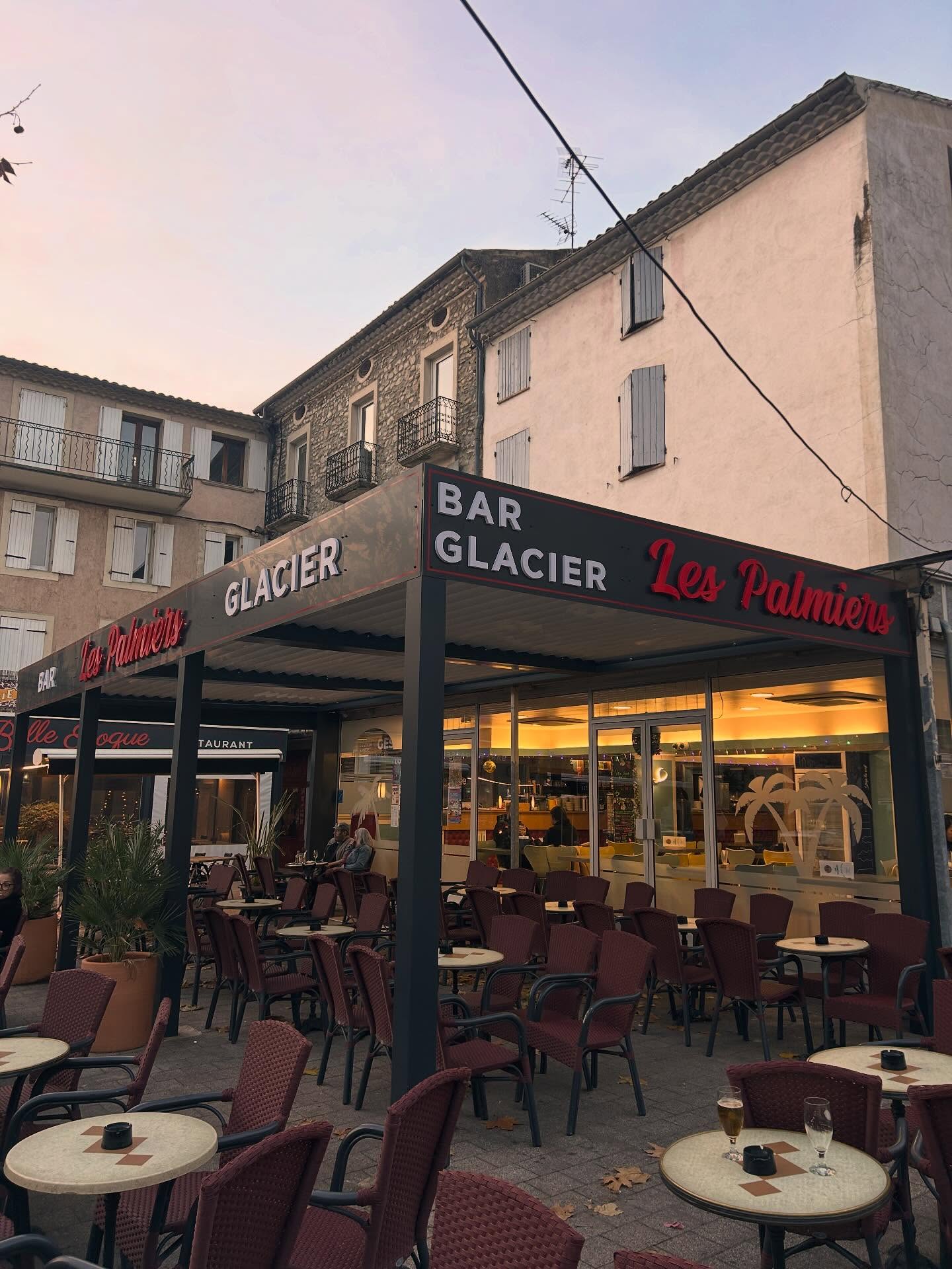 Enseigne du bar glacier Les Paillettes