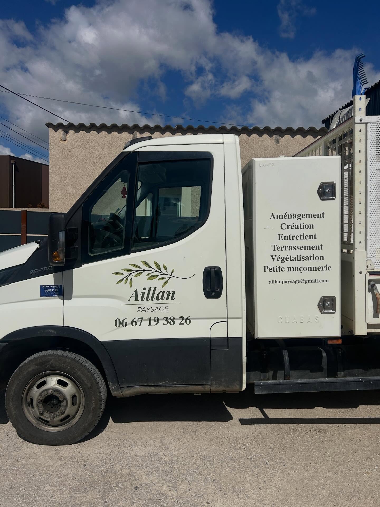Marquage publicitaire d’un véhicule professionnel Aillian