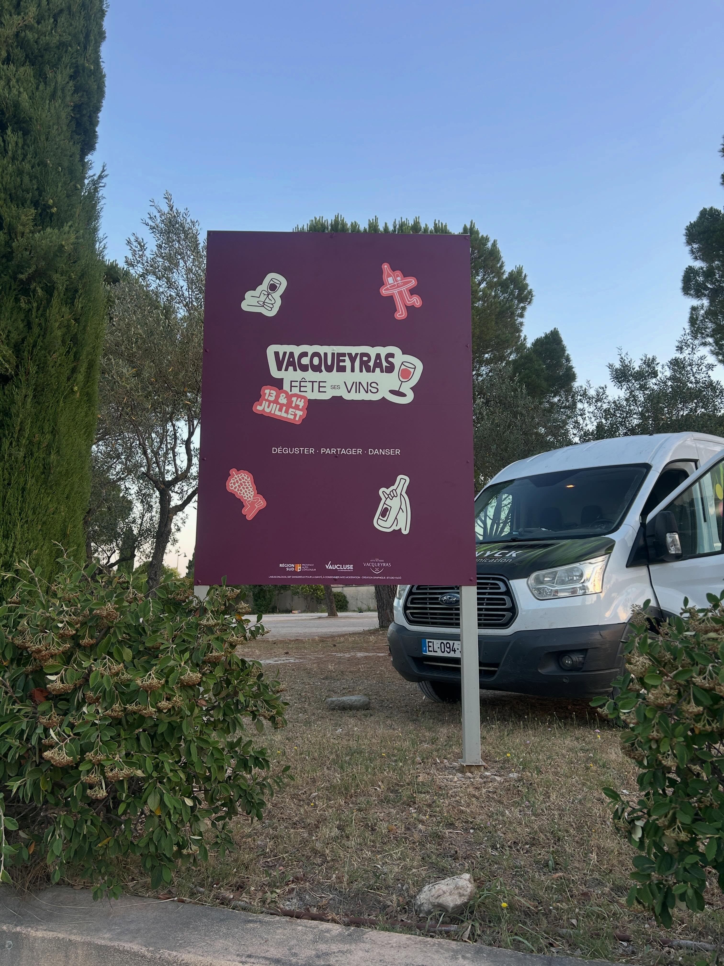 Panneau imprimé Vacqueyras fête ses vins